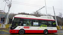 Elektrobus Siemens Rampini na testech v Praze.