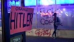 Oranový Hitler  v kalifornském Oaklandu se objevilo mnoství graffiti i...