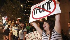 Protesty proti zvolení Trumpa v centru San Diega.