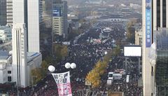 Jihokorejci protestují v ulicích proti souasné prezidentce Park Geun-hye....