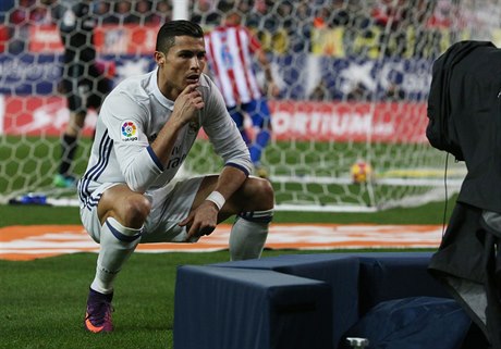 Oslava Cristiana Ronalda po druhém gólu do sít Atlétika Madrid.