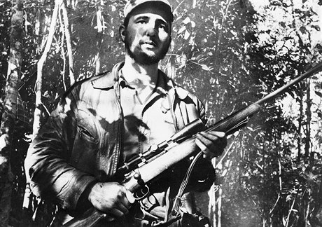 Castro na archivních snímku z roku 1957.