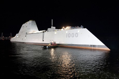 Nejdraí torpédoborec na svt USS Zumwalt.