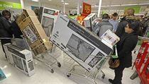Black Friday letos startuje online. Útraty mohou poprvé přesáhnout miliardu korun, pozor na manipulaci s cenou Nákupní šílenství | na serveru Lidovky.cz | aktuální zprávy