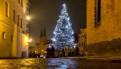 V Hradci Králové se rozsvítily vánoní stromy na Velkém námstí.