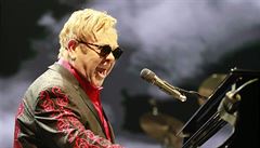 Elton John pilákal do 02 areny 13 tisíc fanouk.