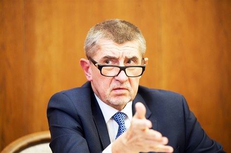 Ministr financí Andrej Babi.