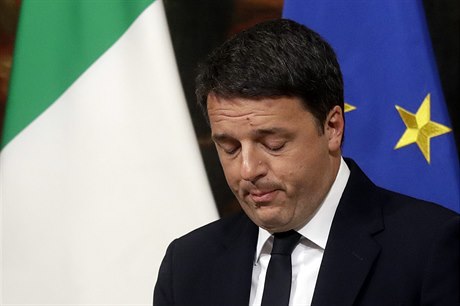 Italský premiér Matteo Renzi po tké poráce v nedlním referendu podá demisi.