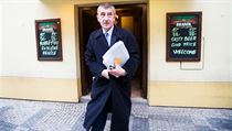 Andrej Babiš před Branickou formankou. Andrej Babiš před Branickou formankou.