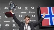 Magnus Carlsen se raduje z tce vyden obhajoby titulu mistra svta.