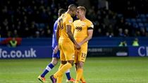 Jermaine Beckford (vlevo) a Eoin Doyle se do sebe pustili. Rozhodčí neměl ani s... | na serveru Lidovky.cz | aktuální zprávy