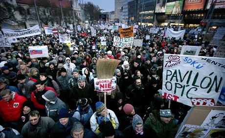 Slováci, kteí protestovali proti korupci v rámci kauzy Gorila (Bratislava,...