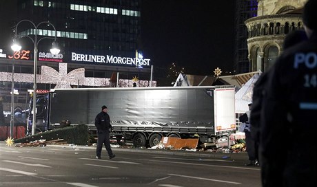 Kamion vjel do davu na vnonm trhu v Berln a podle svdk jel jet...