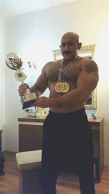 Martin Biháry a medaile pro mistra svta v kategorii do 90 kg, vítze kategorie...