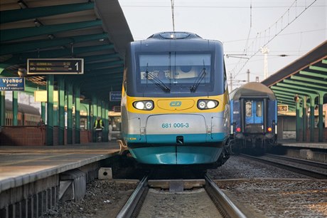 Vlak pendolino eských drah.