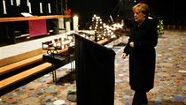Angela Merkelov pichz podepsat kondolenn knihu v Berln.