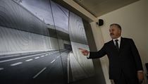 Eurasijsk tunel m pes 14 kilometr a spojuje evropskou a asijskou st...