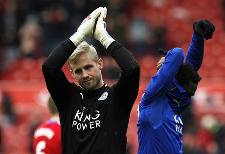 Zklamaný branká Leicesteru  Kasper Schmeichel.