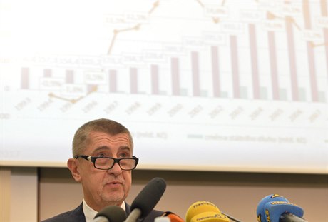 Ministr financí Andrej Babi vystoupil 3. ledna v Praze na tiskové konferenci...