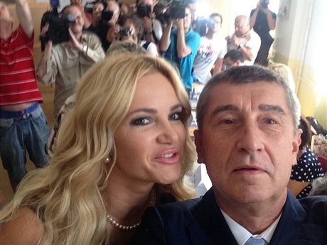 Andrej Babi s partnerkou Monikou. 