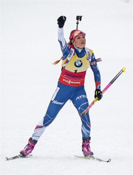 Gabriela Koukalová si oslavy v cílové rovince výrazn uívala.