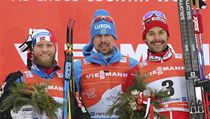 Zleva: Martin Johnsrud Sundby, Sergej Usugov a Alex Harvey.