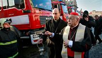 Kardinl Miroslav Vlk poehnal novm vozm Hasiskho zchrannho sboru