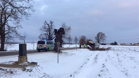 Autobus havaroval u obce Stedokluky.