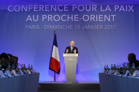 Francouzský ministr zahraniních vcí Jean-Marc Ayrault pi zahájení mírové...