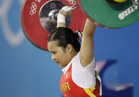 ínská vzpraka chen Sie-sia vyhrála v Pekingu kategorii do 48 kg.