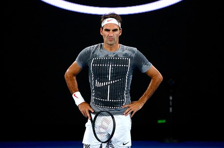 Roger Federer bhem tréninku ped Australian Open.