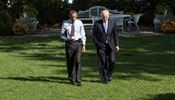 Viceprezident Joe Biden spolen s prezidentem prochz Rovou zahradou po...