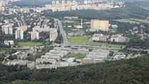 Letecký pohled na Thomayerovu nemocnici v Krči (v popředí). Pozemky za silnicí... | na serveru Lidovky.cz | aktuální zprávy