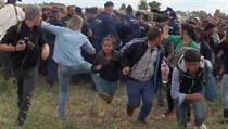 Maďarská kameramanka Petra László kopala do uprchlíků. | na serveru Lidovky.cz | aktuální zprávy