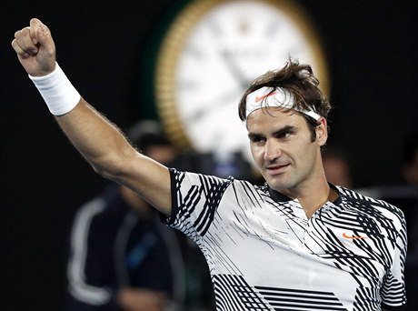 Roger Federer slaví postup do finále Australian Open.