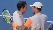 Mischa Zverev a Andy Murray po svm zpase na Australian Open.