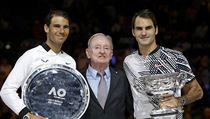 Zleva: Rafael Nadal, Rod Laver a Roger Federer.