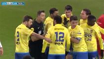 FC Utrecht - SC Cambuur Leeuwarden (rozhodčí Pol van Boekel se dohaduje s... | na serveru Lidovky.cz | aktuální zprávy