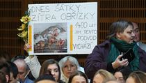 Spor vyvolal velký zájem veřejnosti, chodili ho sledovat například i někteří... | na serveru Lidovky.cz | aktuální zprávy