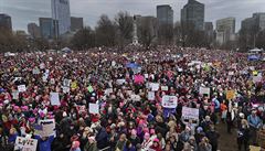 Tisíce lidí protestovaly i v Bostonu.