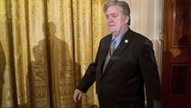 Donald Trump vyhodil svého hlavního stratéga Steva Bannona Hlavní Trumpův poradce Steve Bannon přichází na ceremonii skládání slibu... | na serveru Lidovky.cz | aktuální zprávy