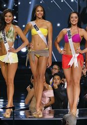 Německá soutěž krásy Miss Germany ruší přehlídky v plavkách Kanadská miss Siera Bearchellová (třetí zleva) během soutěže krásy. | na serveru Lidovky.cz | aktuální zprávy