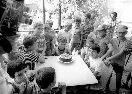 25 000 000. návtvník Zoo Praha piel dne 24. 6. 1975.