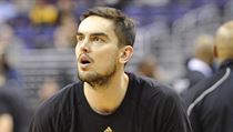 Český hráč Washington Wizards Tomáš Satoranský se rozcvičuje před zápasem... | na serveru Lidovky.cz | aktuální zprávy