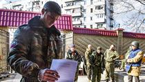 Jeden z velitelů doněckých separatistů Michail Tolstych, zvaný Givi, volí v... | na serveru Lidovky.cz | aktuální zprávy