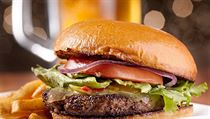 Hamburger. Ilustrační foto | na serveru Lidovky.cz | aktuální zprávy