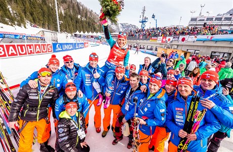 eský tým slaví bronz Gabriely Koukalové na biatlonovém mistrovství svta 2017.
