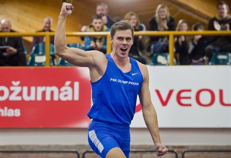 Adam Sebastian Helcelet z Olympu Praha se raduje v tykaském sektoru.