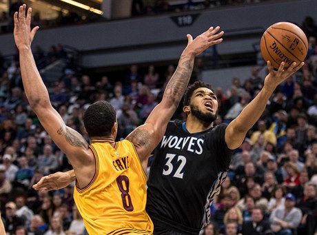 James dovedl oslabený Cleveland k výhe v Minnesot