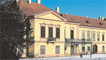 Interiér zámku v Heřmanově Městci není přístupný, nachází se zde domov seniorů.... | na serveru Lidovky.cz | aktuální zprávy